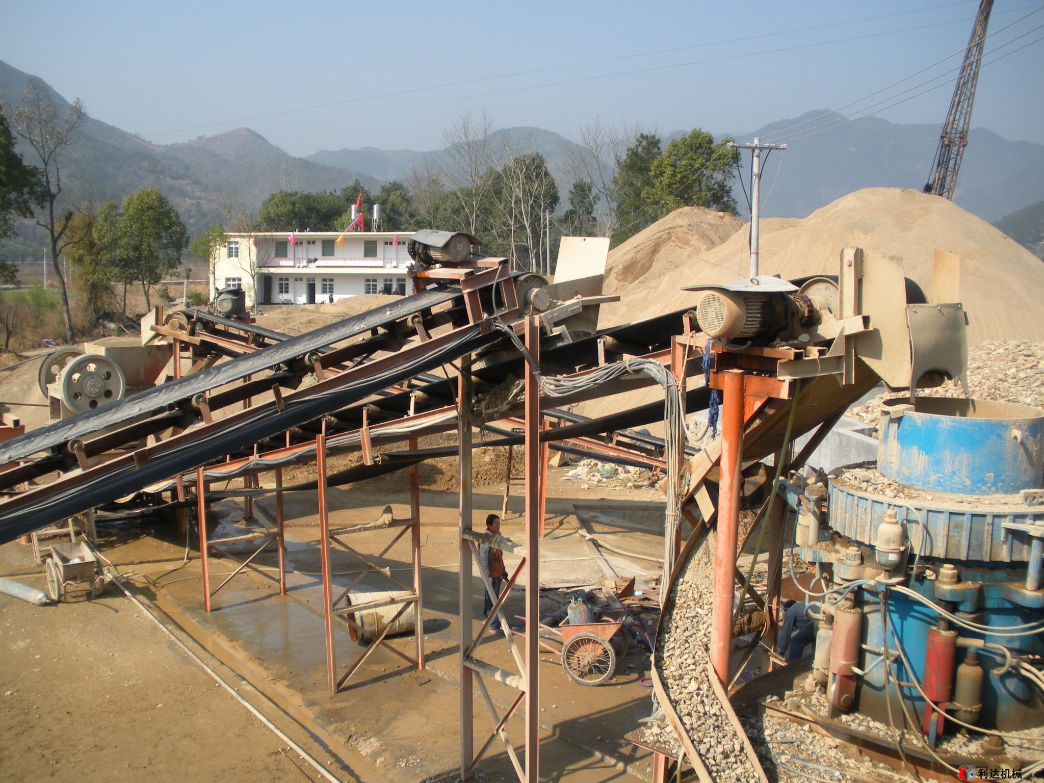 鵝卵石制砂機生產(chǎn)線